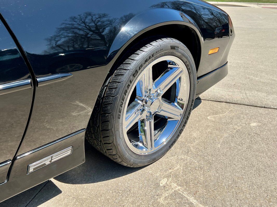 Chevrolet-Camaro-Cabriolet-1989-Black-Gray-79663-10