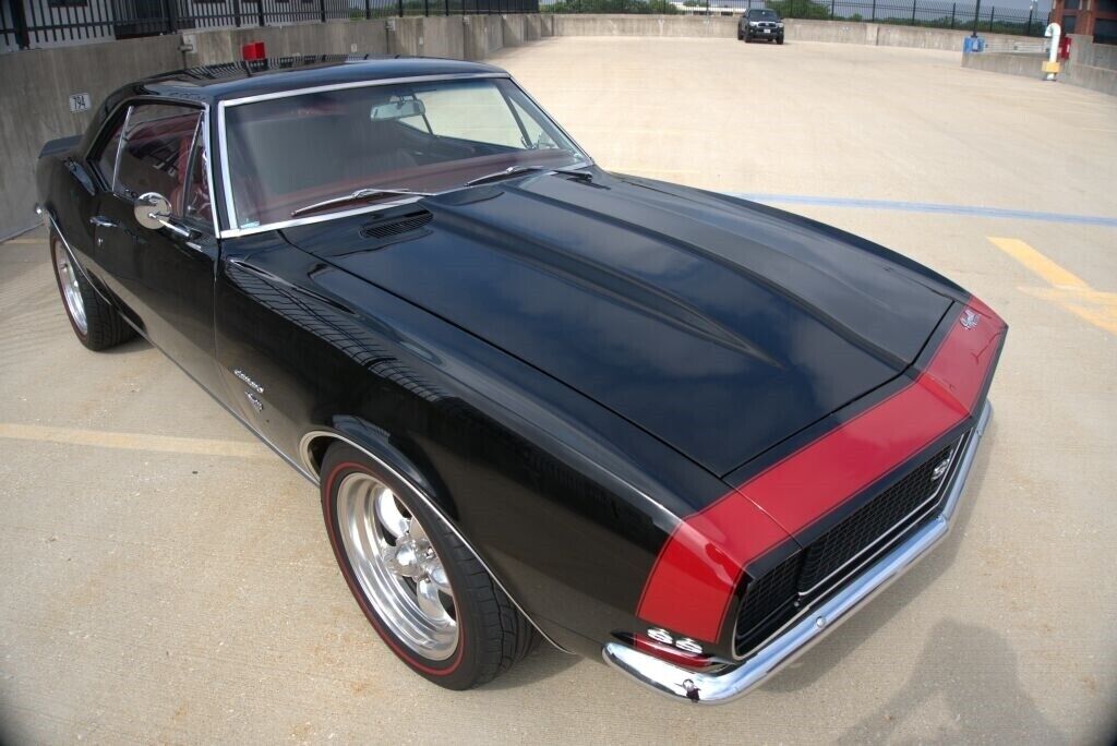 Chevrolet-Camaro-Coupe-1967-Black-Red-16884-7