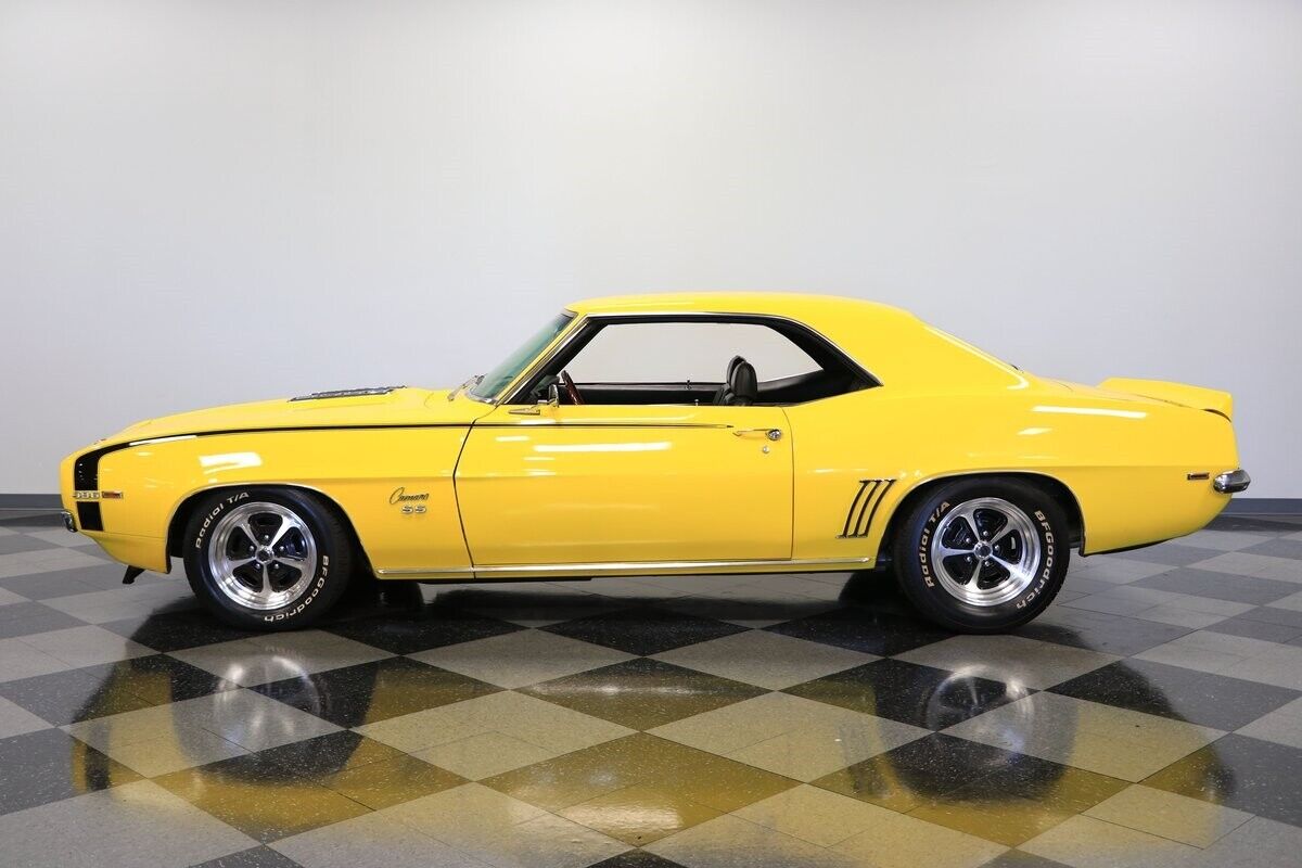 Chevrolet-Camaro-Coupe-1969-2