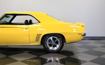 Chevrolet-Camaro-Coupe-1969-26