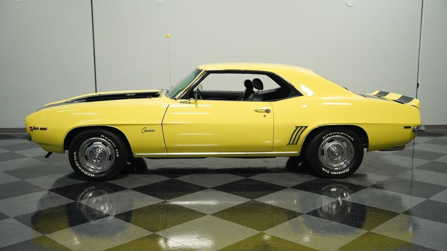 Chevrolet-Camaro-Coupe-1969-Yellow-Black-1012-2