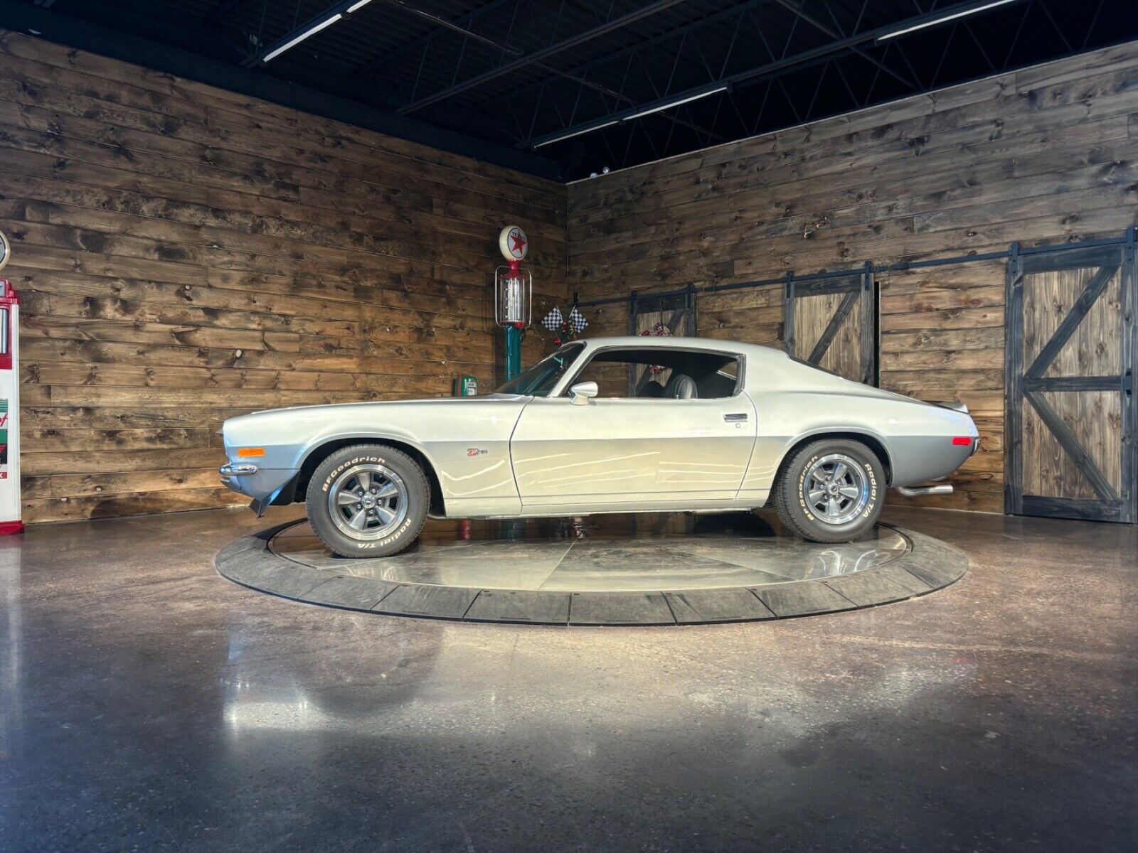 Chevrolet-Camaro-Coupe-1971-Silver-Black-4814-1