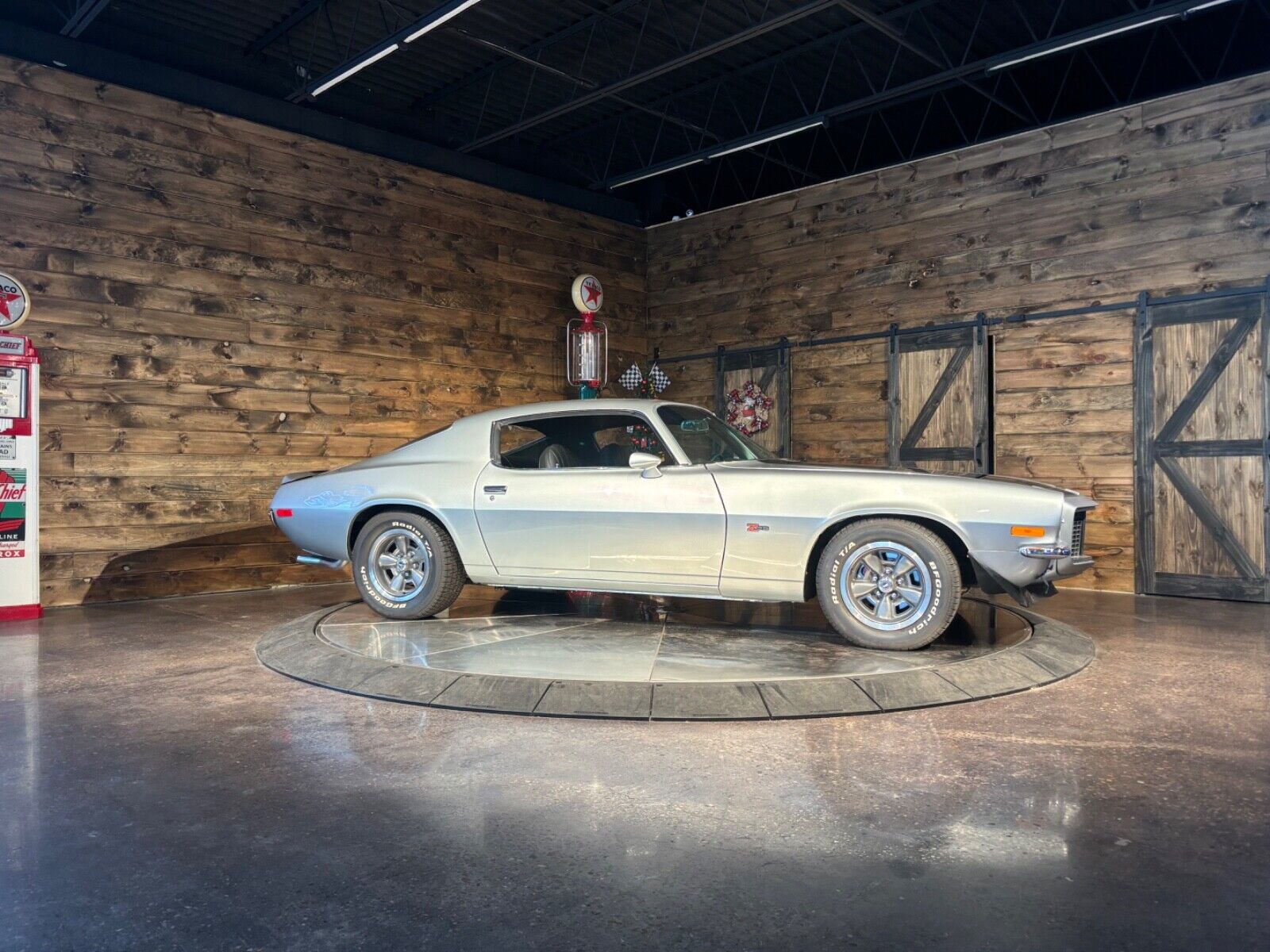 Chevrolet-Camaro-Coupe-1971-Silver-Black-4814-10