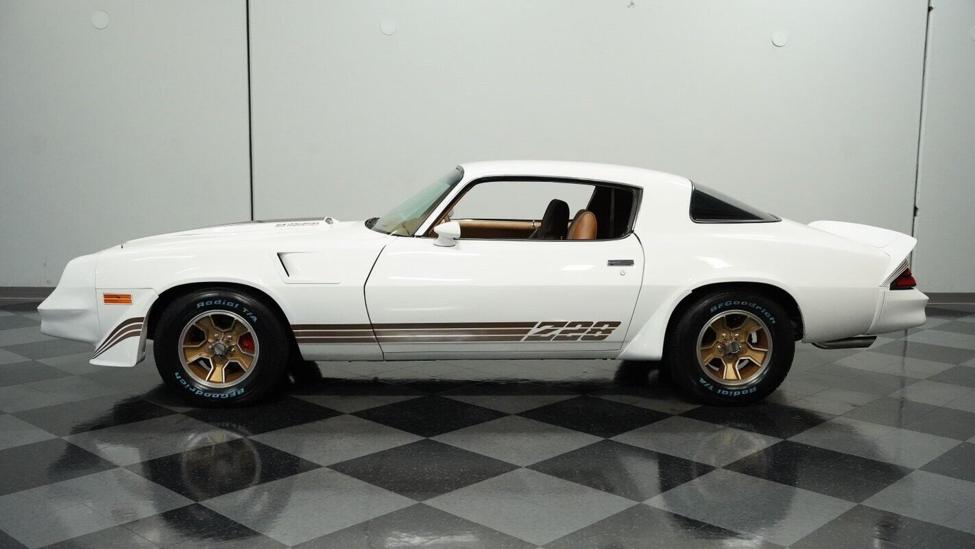 Chevrolet-Camaro-Coupe-1979-2