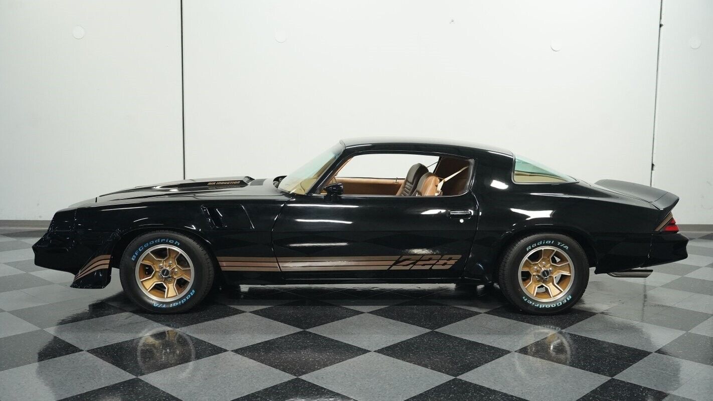 Chevrolet-Camaro-Coupe-1980-Black-Tan-8460-2