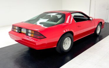 Chevrolet-Camaro-Coupe-1982-Red-Gray-120590-4