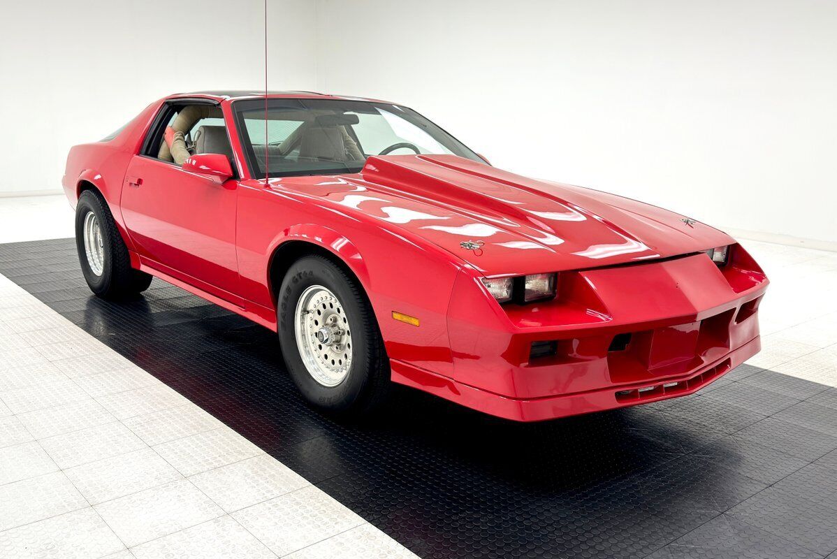 Chevrolet-Camaro-Coupe-1982-Red-Gray-120590-6