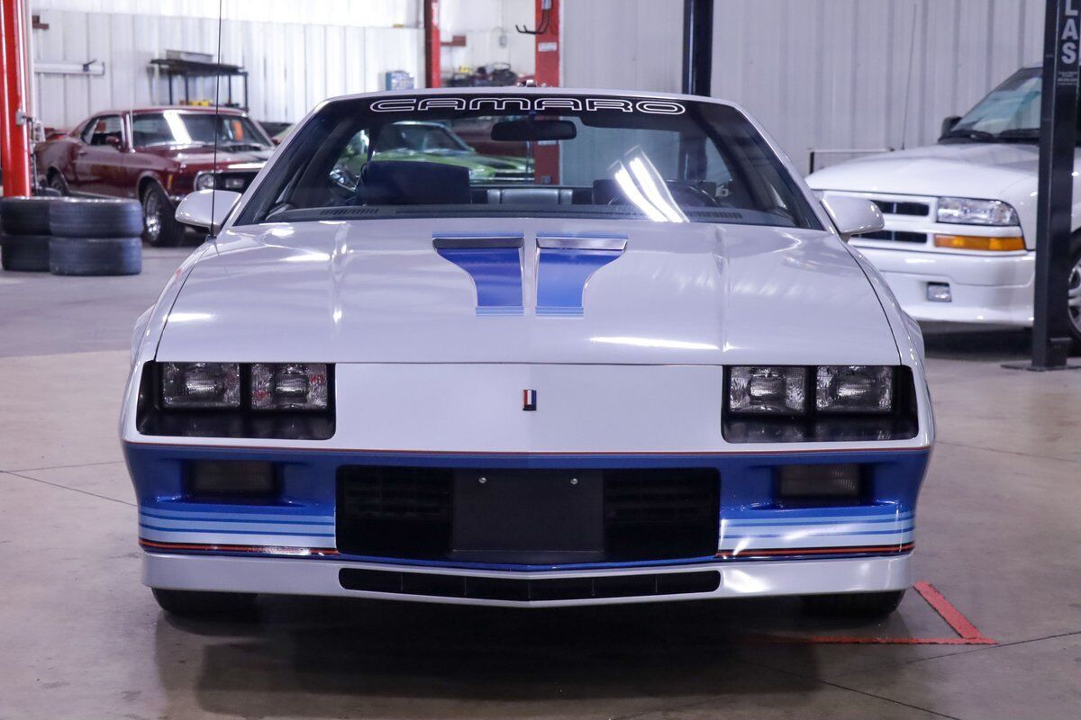 Chevrolet-Camaro-Coupe-1982-Silver-Blue-28780-11