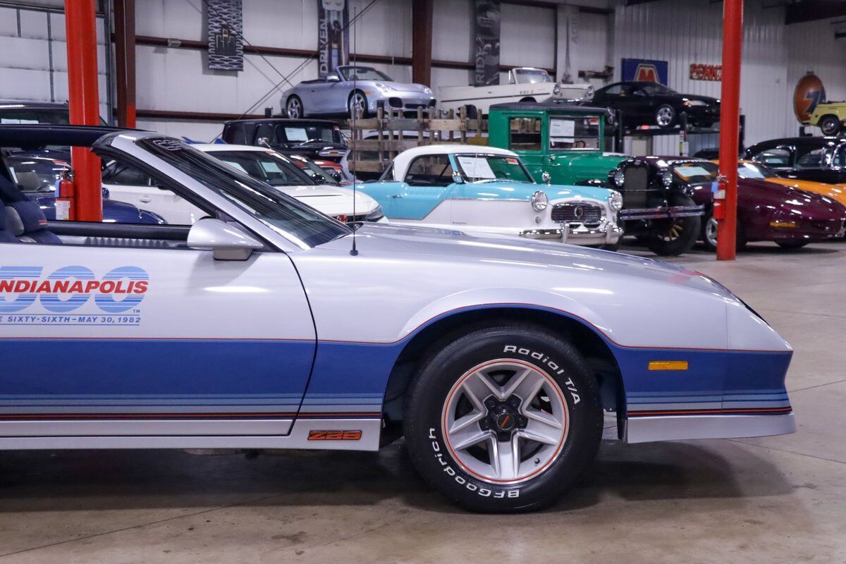 Chevrolet-Camaro-Coupe-1982-Silver-Blue-28780-9