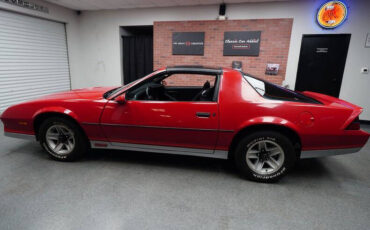 Chevrolet-Camaro-Coupe-1984-Red-Charcoal-166644-10