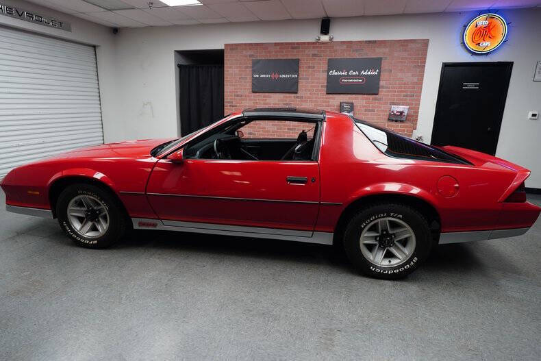 Chevrolet-Camaro-Coupe-1984-Red-Charcoal-166644-10