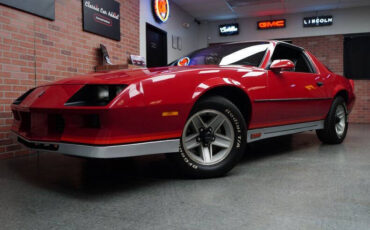 Chevrolet-Camaro-Coupe-1984-Red-Charcoal-166644-2