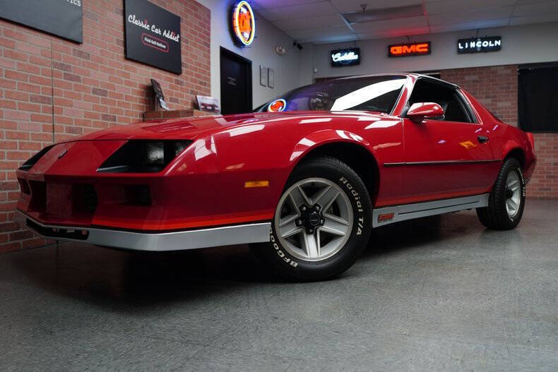 Chevrolet-Camaro-Coupe-1984-Red-Charcoal-166644-2