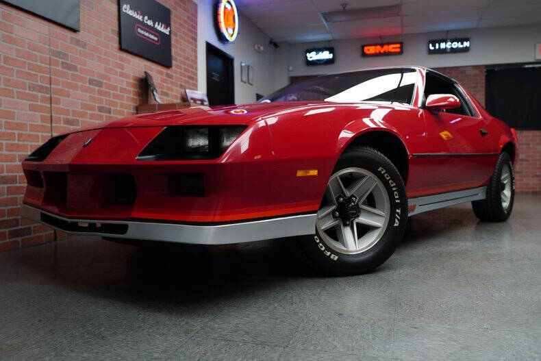 Chevrolet-Camaro-Coupe-1984-Red-Charcoal-166644-3