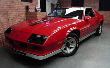 Chevrolet-Camaro-Coupe-1984-Red-Charcoal-166644-4