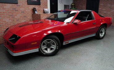 Chevrolet-Camaro-Coupe-1984-Red-Charcoal-166644-5