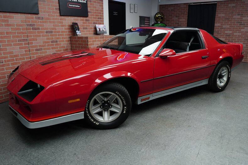 Chevrolet-Camaro-Coupe-1984-Red-Charcoal-166644-5