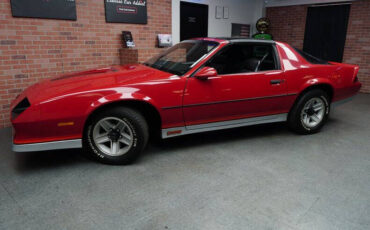 Chevrolet-Camaro-Coupe-1984-Red-Charcoal-166644-6