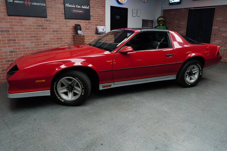 Chevrolet-Camaro-Coupe-1984-Red-Charcoal-166644-6