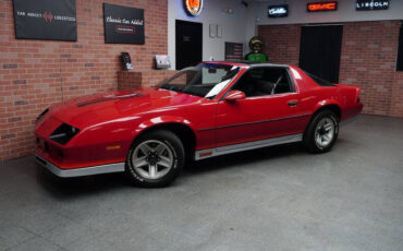 Chevrolet-Camaro-Coupe-1984-Red-Charcoal-166644-7