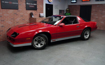 Chevrolet-Camaro-Coupe-1984-Red-Charcoal-166644-8