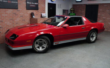 Chevrolet-Camaro-Coupe-1984-Red-Charcoal-166644-9