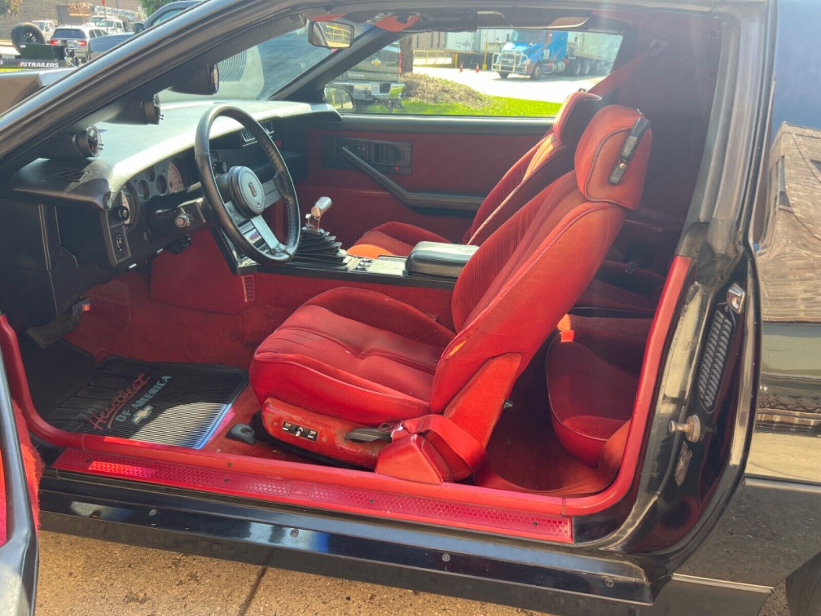 Chevrolet-Camaro-Coupe-1986-Black-Red-138949-20