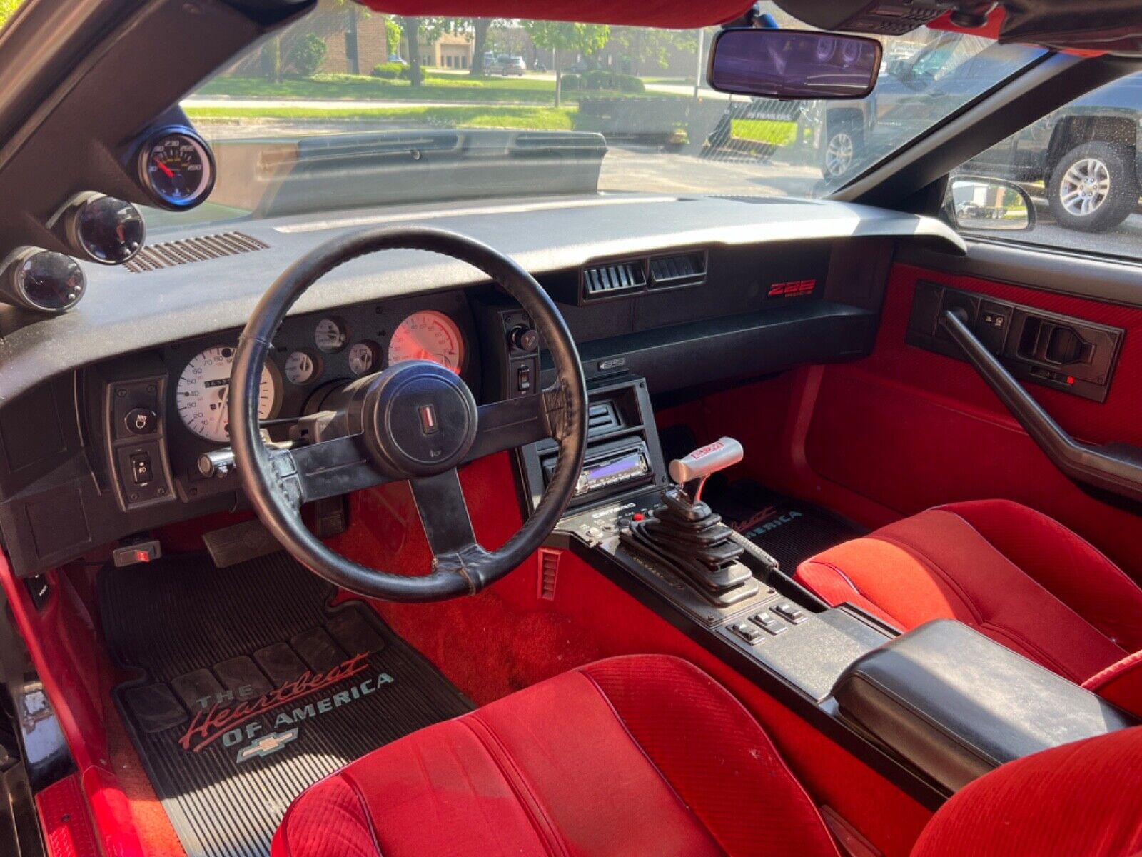 Chevrolet-Camaro-Coupe-1986-Black-Red-138949-22