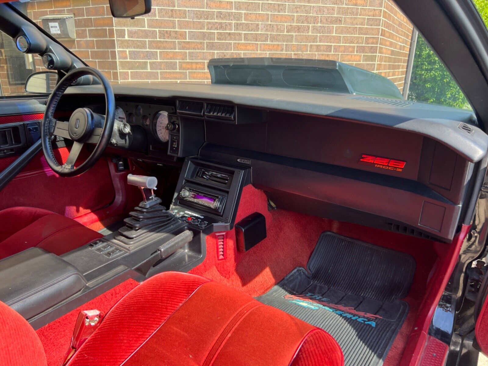 Chevrolet-Camaro-Coupe-1986-Black-Red-138949-29