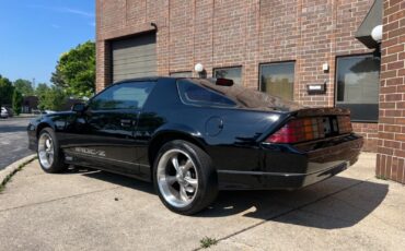 Chevrolet-Camaro-Coupe-1986-Black-Red-138949-3