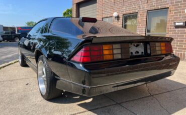 Chevrolet-Camaro-Coupe-1986-Black-Red-138949-4