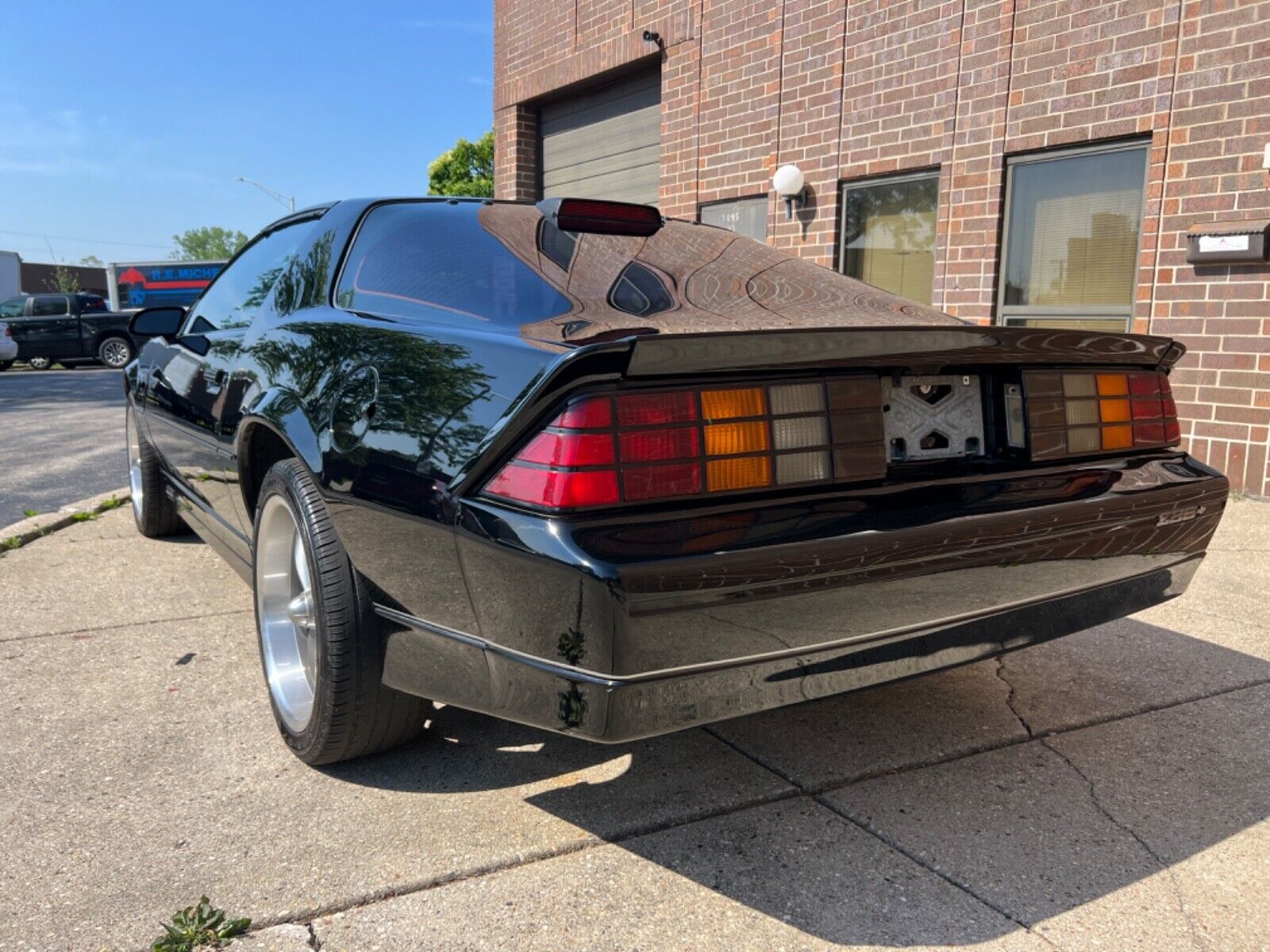 Chevrolet-Camaro-Coupe-1986-Black-Red-138949-4