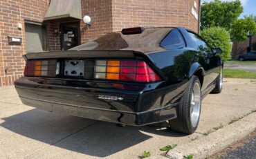 Chevrolet-Camaro-Coupe-1986-Black-Red-138949-7