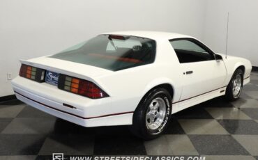 Chevrolet-Camaro-Coupe-1986-White-Red-25822-10