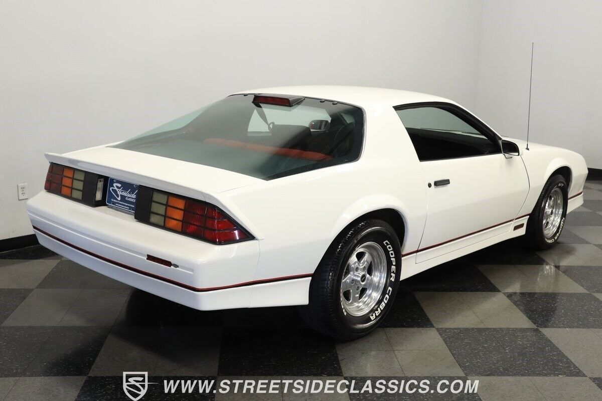 Chevrolet-Camaro-Coupe-1986-White-Red-25822-10