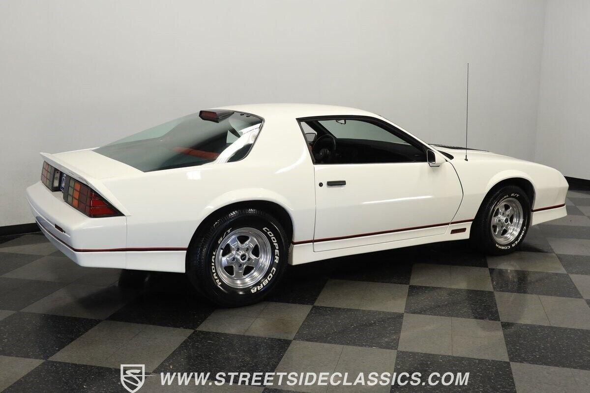 Chevrolet-Camaro-Coupe-1986-White-Red-25822-11