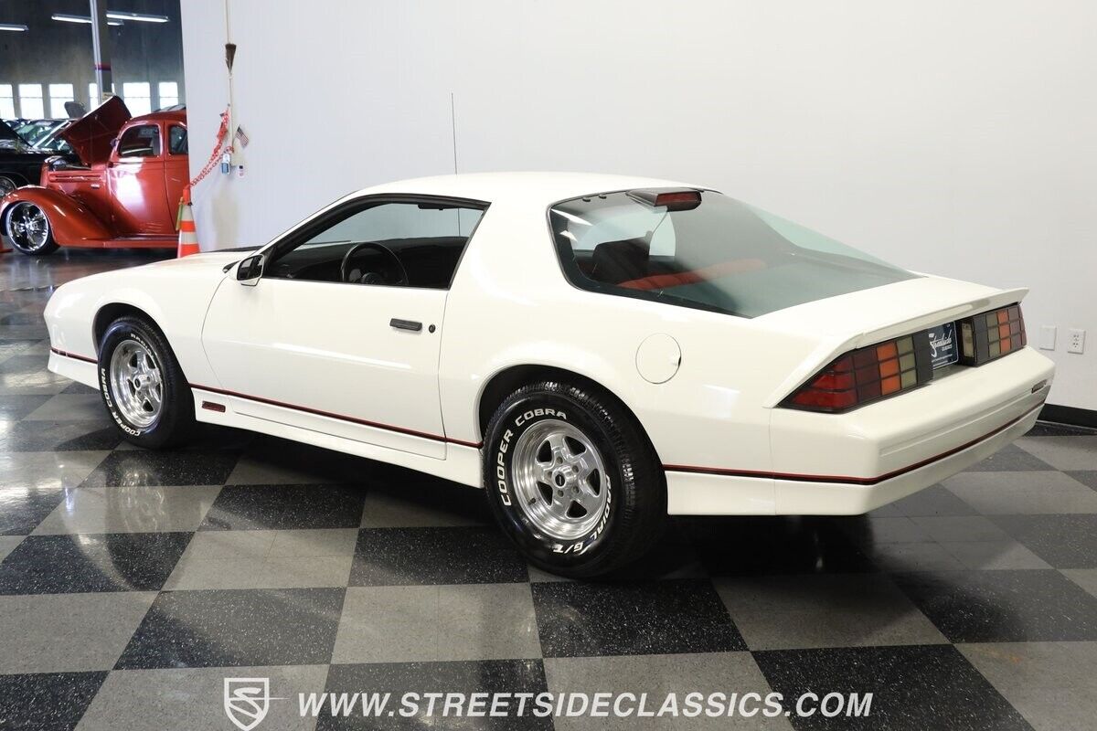 Chevrolet-Camaro-Coupe-1986-White-Red-25822-6