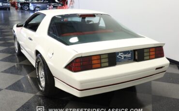 Chevrolet-Camaro-Coupe-1986-White-Red-25822-7