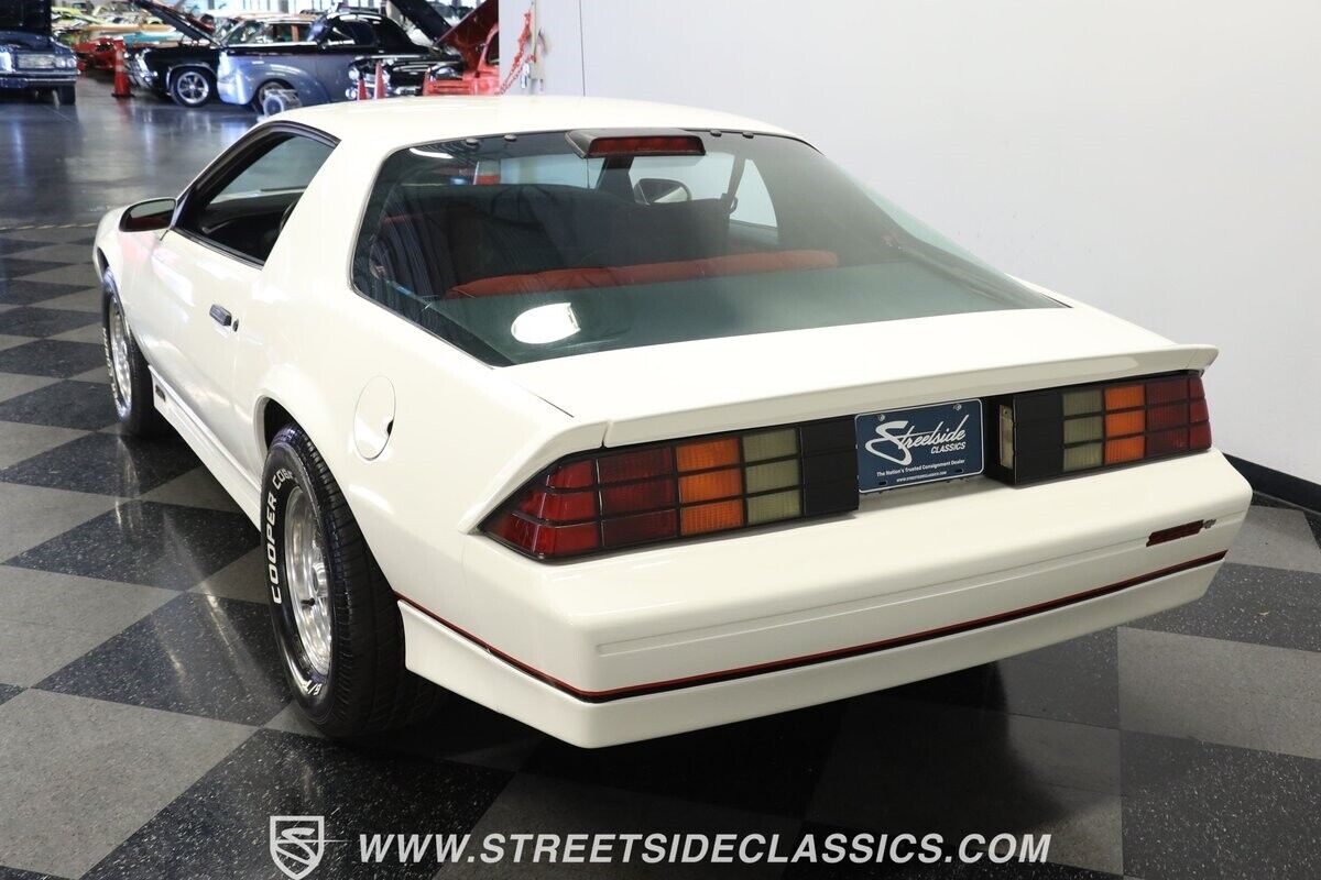 Chevrolet-Camaro-Coupe-1986-White-Red-25822-7