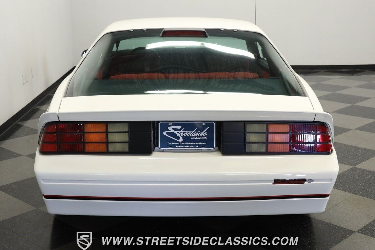 Chevrolet-Camaro-Coupe-1986-White-Red-25822-8