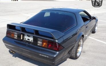 Chevrolet-Camaro-Coupe-1987-Gray-Red-138394-6