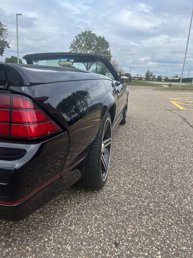 Chevrolet-Camaro-iroc-z28-1990-black-117482-3