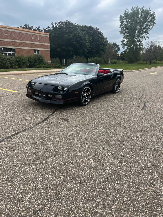 Chevrolet-Camaro-iroc-z28-1990-black-117482-7