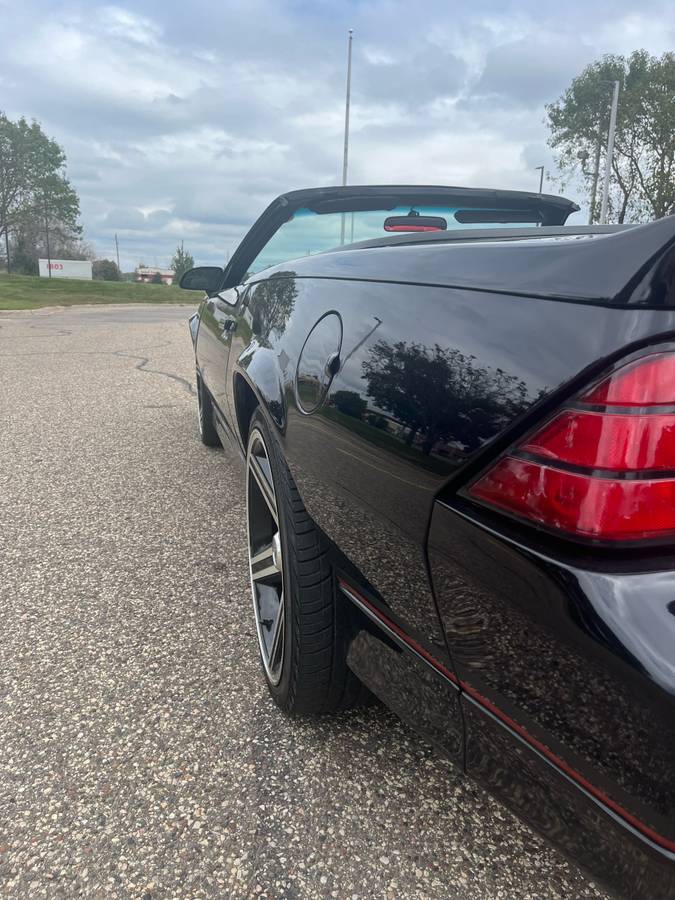 Chevrolet-Camaro-iroc-z28-1990-black-117482