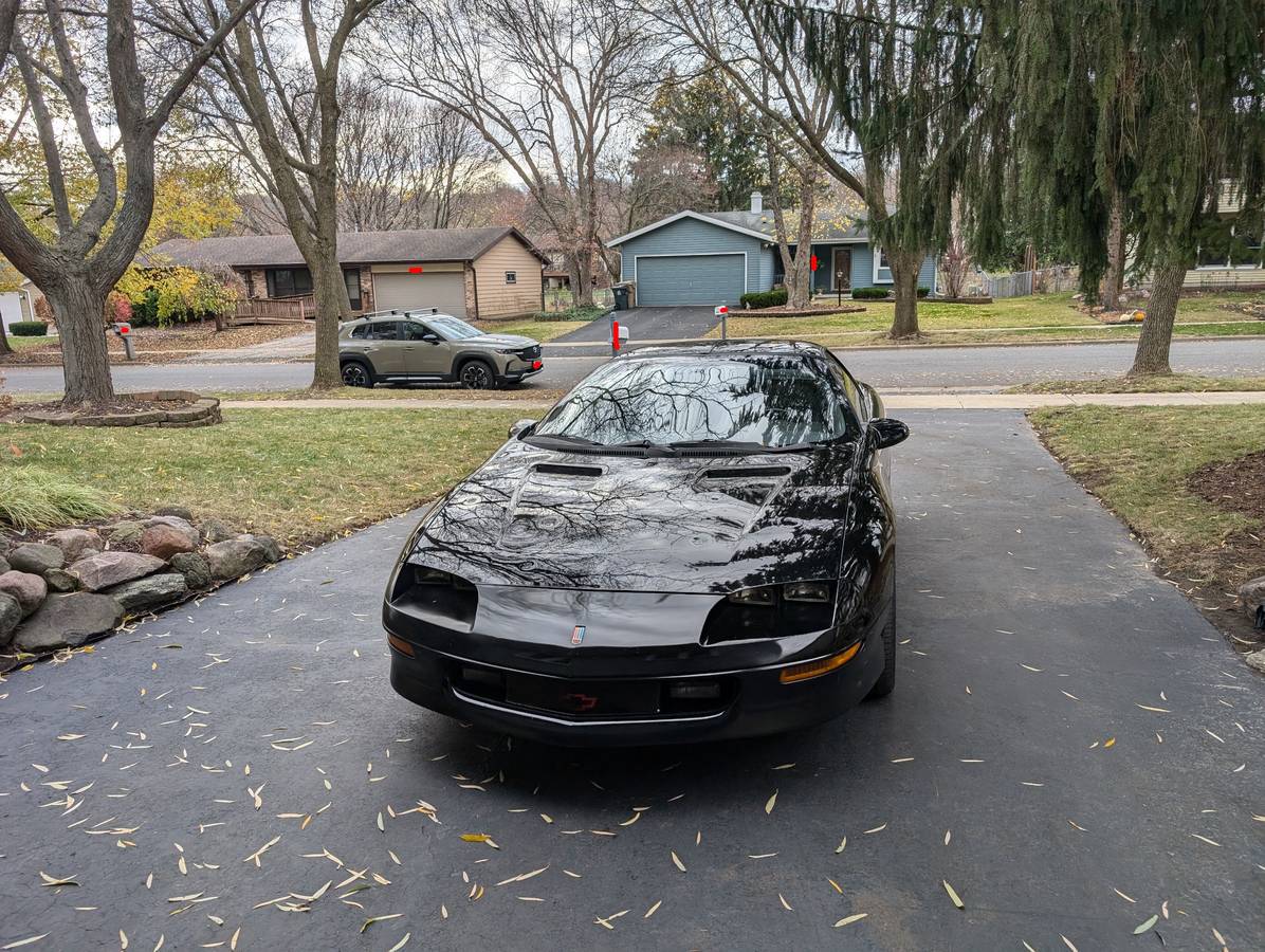 Chevrolet-Camaro-sport-coupe-amp-convertible-1995-15