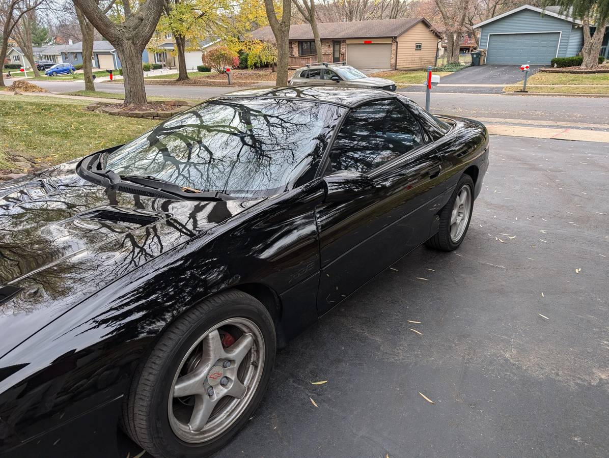 Chevrolet-Camaro-sport-coupe-amp-convertible-1995-16