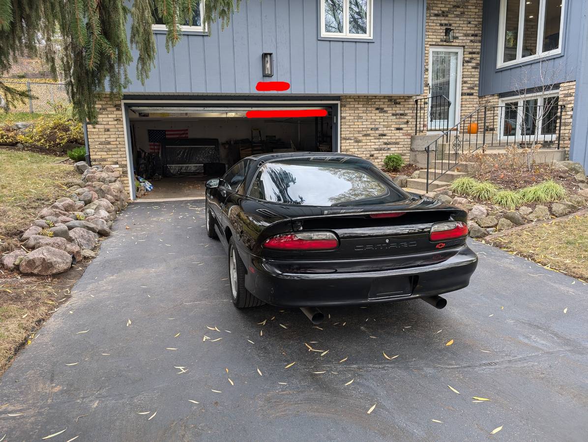 Chevrolet-Camaro-sport-coupe-amp-convertible-1995-17