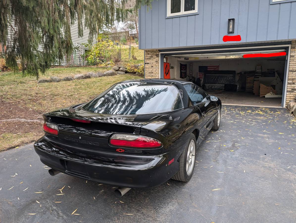 Chevrolet-Camaro-sport-coupe-amp-convertible-1995-18