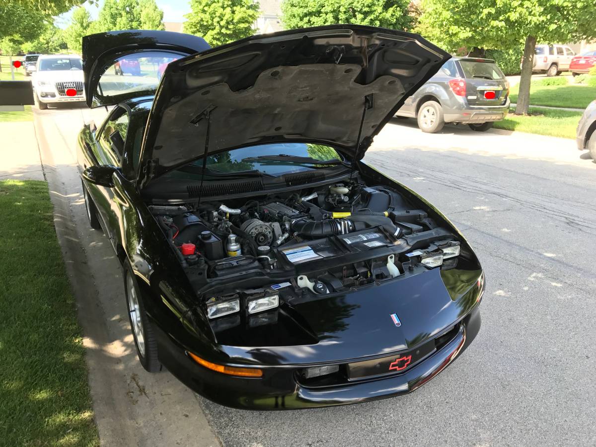 Chevrolet-Camaro-sport-coupe-amp-convertible-1995-4