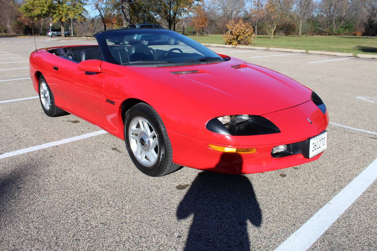 Chevrolet-Camaro-sport-coupe-amp-convertible-1995-6